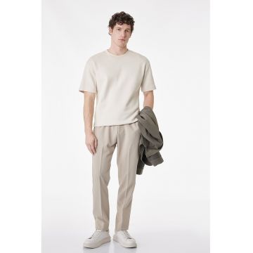 Tricou relaxed fit cu decolteu la baza gatului - Crem