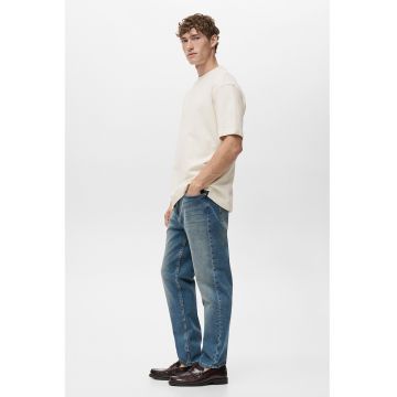 Tricou lejer cu decolteu la baza gatului - Crem