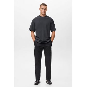 Tricou lejer cu decolteu la baza gatului - Gri inchis