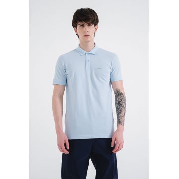 Tricou polo slim fit cu logo grafic - Albastru pastel