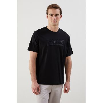 Tricou cu decolteu la baza gatului si imprimeu pe piept - Negru/Negru stins