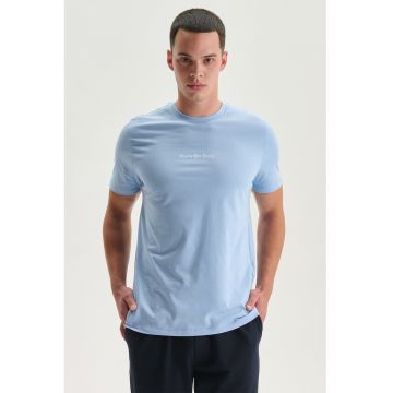 Tricou regular fit cu imprimeu text discret - Albastru lavanda