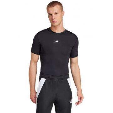 Tricou barbatesc adidas Techfit - negru - material respirabil - croiala compresiva -