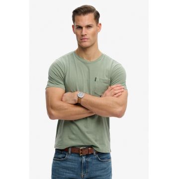 Tricou cu decolteu la baza gatului si buzunar pe piept - Verde sparanghel