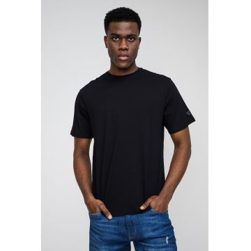 Tricou din amestec de modal cu decolteu la baza gatului - Negru