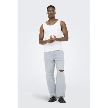 Blugi cu croiala ampla si rupturi in zona genunchilor - Albastru pal -