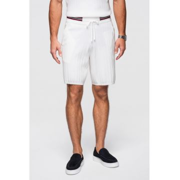 Pantaloni scurti cu buzunare laterale - Alb