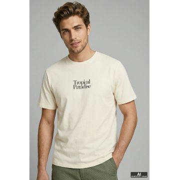 Tricou cu decolteu la baza gatului si imprimeu grafic pe partea din spate - Crem