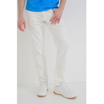 Blugi cu croiala conica si talie medie - Alb