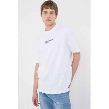 Tricou cu decolteu la baza gatului si imprimeu pe partea din spate - Alb/Albastru royal