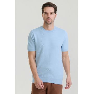 Tricou cu model uni si decolteu la baza gatului - Albastru pastel