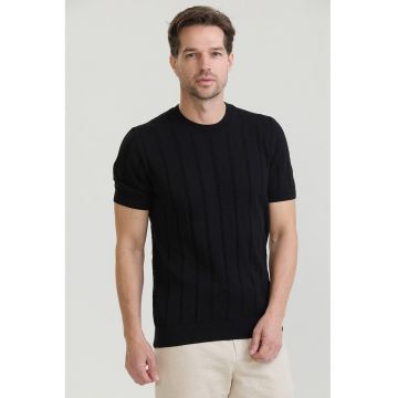 Tricou tricotat cu decolteu la baza gatului - Negru
