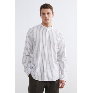 Camasa cu model in dungi si guler Mao - Alb/Maro nisip