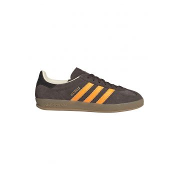 Pantofi sport Gazelle Indoor de piele intoarsa cu benzi logo contrastante - Maro inchis/Portocaliu mandarina