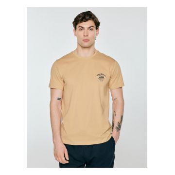 Tricou cu decolteu la baza gatului si imprimeu pe piept