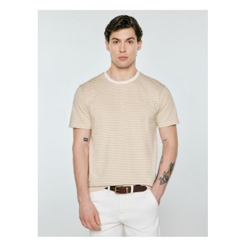 Tricou in dungi cu decolteu la baza gatului