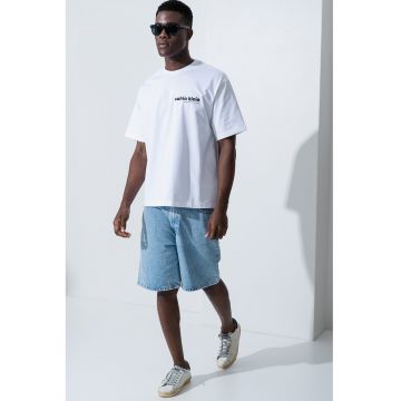 Tricou cu imprimeu logo si decolteu la baza gatului - Alb/Negru