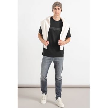 Tricou cu logo brodat pe piept - Negru