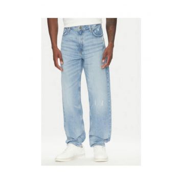 Blugi evazati cu rupturi decorative