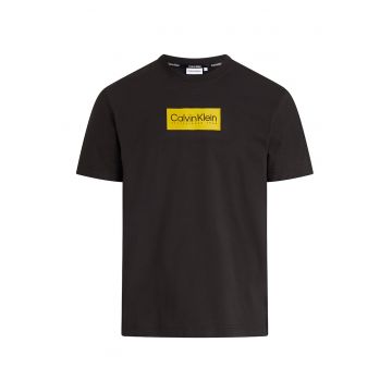 Tricou cu decolteu la baza gatului si imprimeu logo - Negru