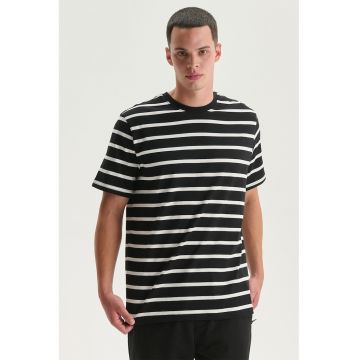 Tricou cu decolteu la baza gatului si model in dungi - Alb/Negru