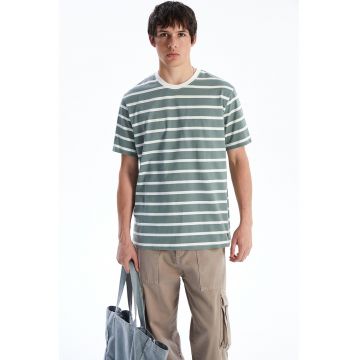 Tricou cu decolteu la baza gatului si model in dungi - Alb/Verde englez