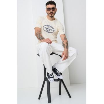 Tricou cu imprimeu frontal si decolteu la baza gatului York - Crem/Bleumarin