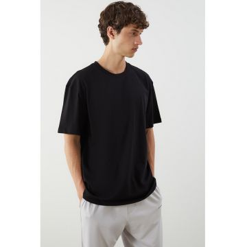 Tricou uni cu decolteu la baza gatului - Negru