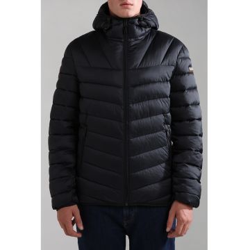 Geaca matlasata cu gluga Aerons