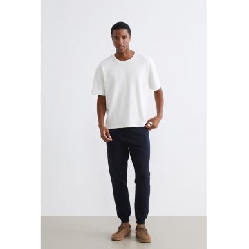 Pantaloni de trening cu croiala conica - snur de ajustare si buzunare cu fermoar - Albastru ultramarin
