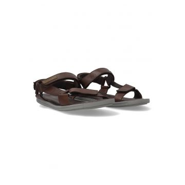 Sandale cu talpa joasa din piele cu velcro