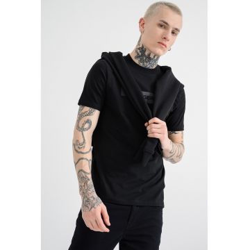 Tricou cu decolteu la baza gatului si logo - Negru