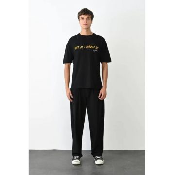 Tricou barbati -  guler rotund - imprimeu text - negru - bumbac 85%