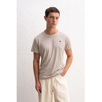 Tricouri barbati -  tricou cu guler rotund - dungi - broderie - maro - poliester