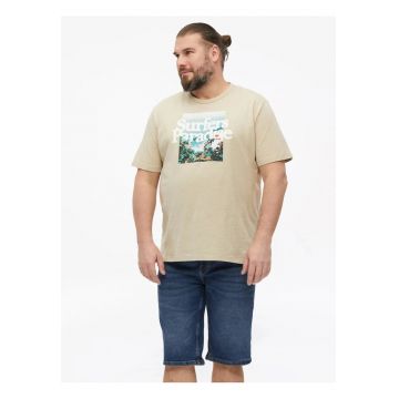 Big Sizes Tricou barbati big sizes cu imprimeu foto si decolteu la baza gatului - Crem