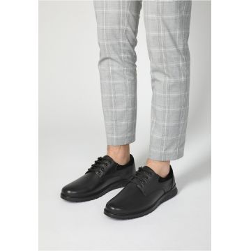 Pantofi din piele cu model uni si sireturi