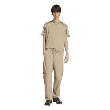 Tricou cu decolteu la baza gatului si model F50 - Maro nisip
