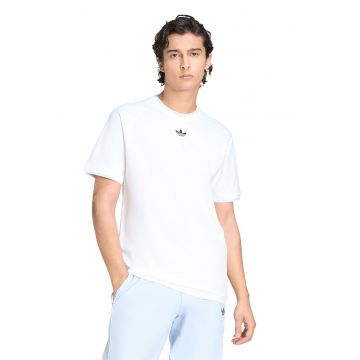 Tricou lejer cu logo discret pe piept - Alb