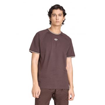Tricou lejer cu logo discret pe piept - Rosu prafuit