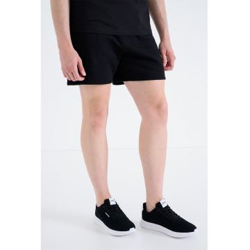 Pantaloni scurti cu snururi si model uni - Negru