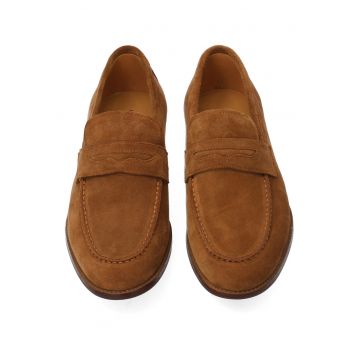 Pantofi loafers din piele intoarsa.