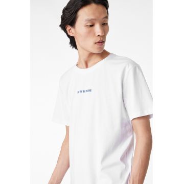 Tricou cu decolteu rotund si imprimeu text - Alb optic