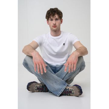 Tricou cu decolteu la baza gatului si logo Oyster River - Alb