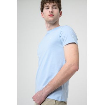 Tricou cu decolteu la baza gatului si logo Oyster River - Albastru azur