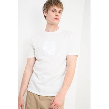 Tricou din bumbac cu decolteu la baza gatului si imprimeu - Alb