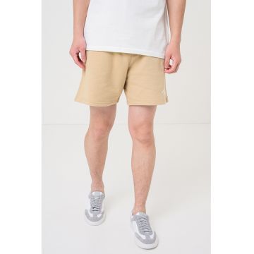Pantaloni scurti din bumbac cu imprimeu logo - Maro camel