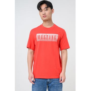Tricou cu decolteu la baza gatului si imprimeu logo Austin - Rosu cireasa