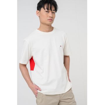 Tricou cu decolteu la baza gatului si imprimeu logo pe partea din spate - Rosu/Alb murdar