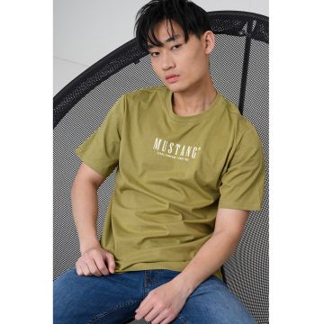 Tricou cu decolteu la baza gatului si logo Austin - Verde masliniu deschis