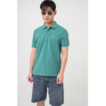 Tricou polo de bumbac pique cu logo brodat discret - Verde irlandez